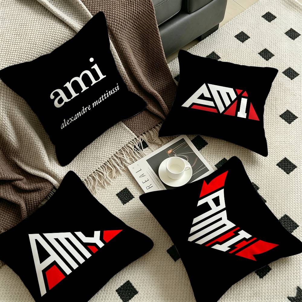 Popular AMI PARIS Cushion Cove - Home Textiles Paris recension och pris